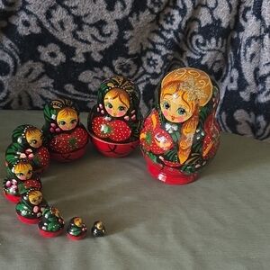 Traditional Russian Nesting Dolls Set - Red and Green